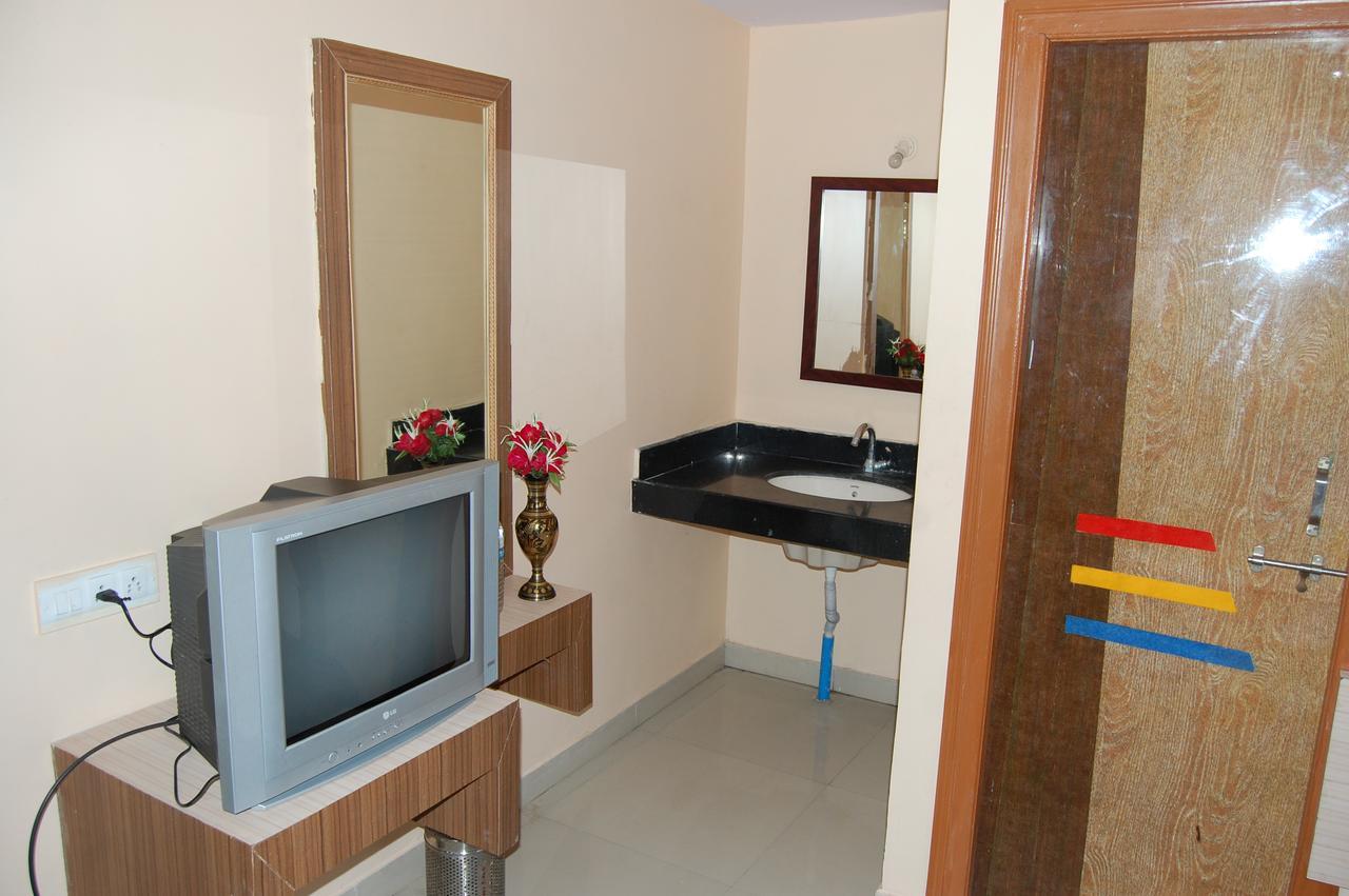 Hotel Utsav Shirdi Extérieur photo