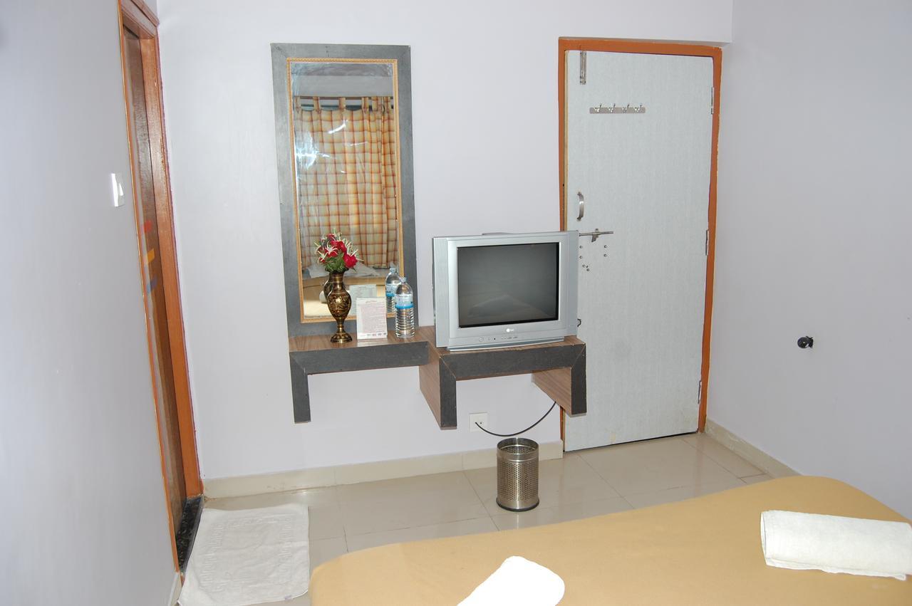 Hotel Utsav Shirdi Extérieur photo