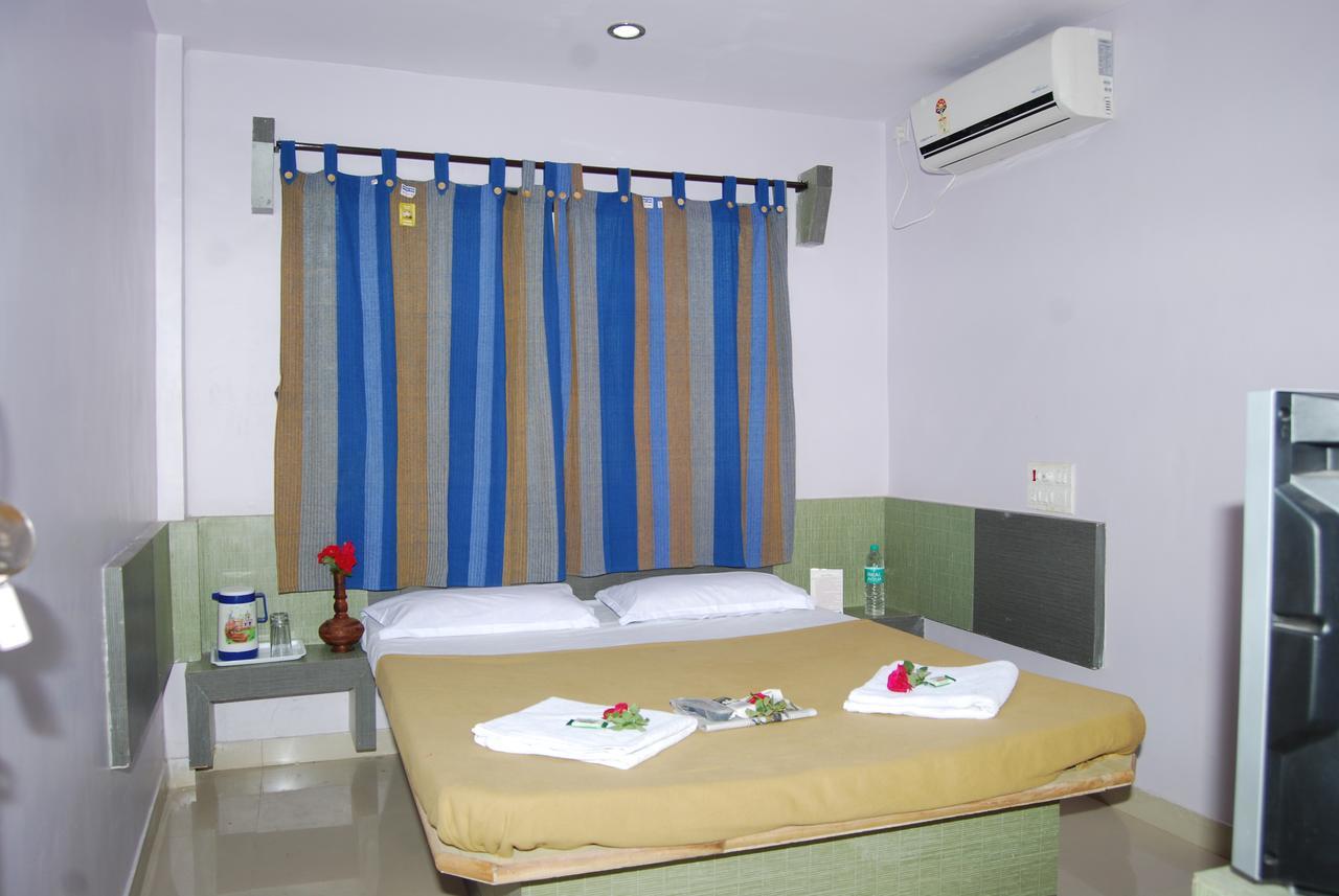 Hotel Utsav Shirdi Extérieur photo
