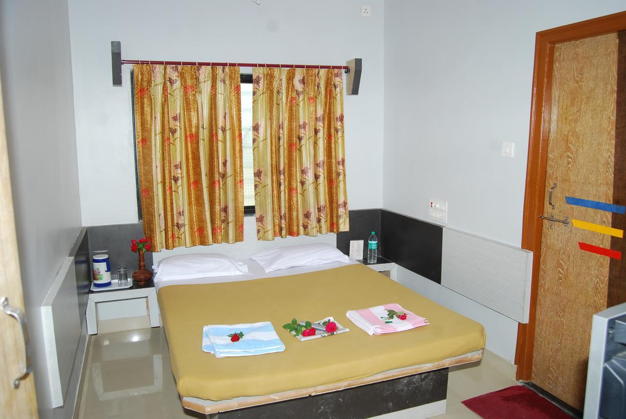 Hotel Utsav Shirdi Extérieur photo