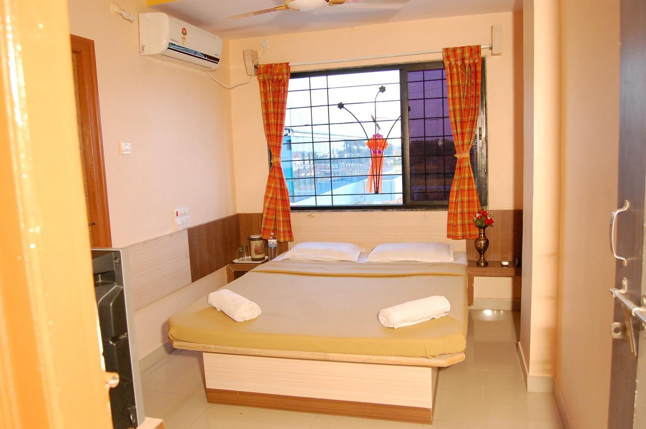 Hotel Utsav Shirdi Extérieur photo