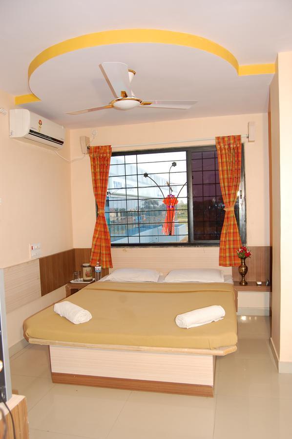 Hotel Utsav Shirdi Extérieur photo