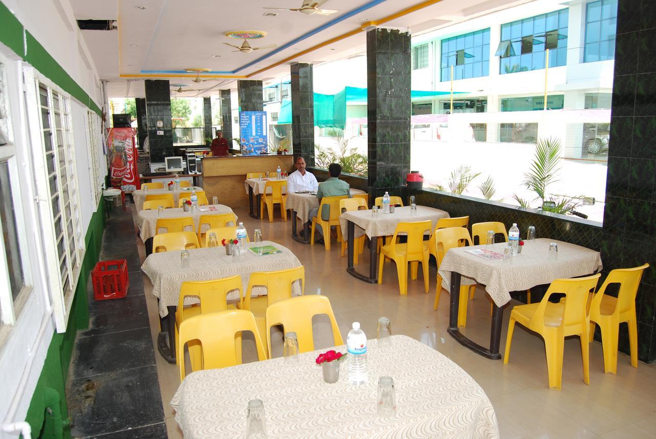Hotel Utsav Shirdi Extérieur photo