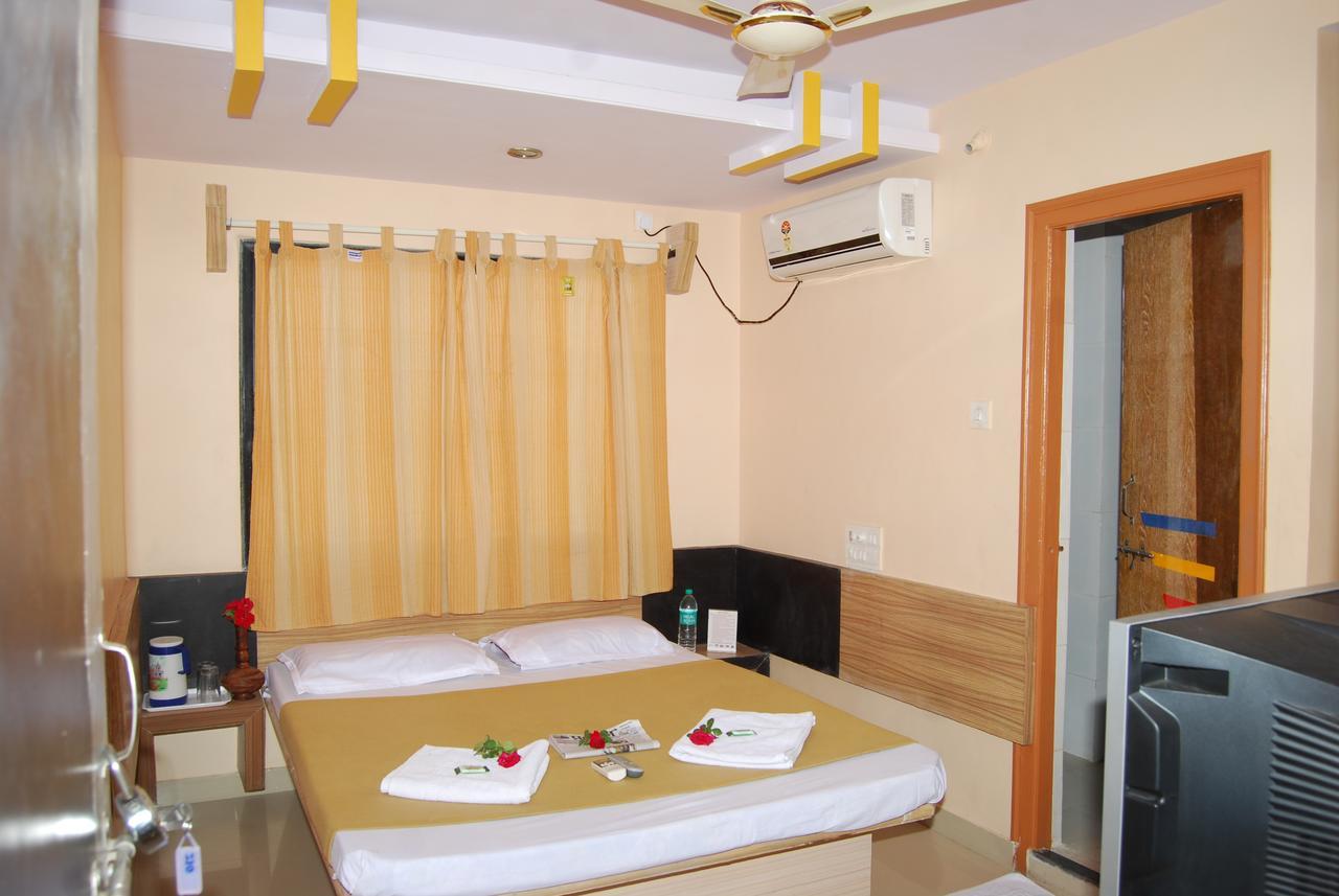 Hotel Utsav Shirdi Extérieur photo