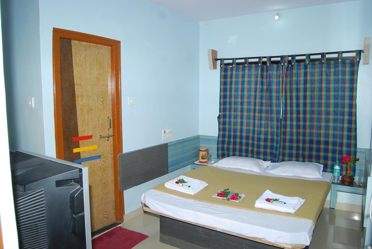 Hotel Utsav Shirdi Extérieur photo