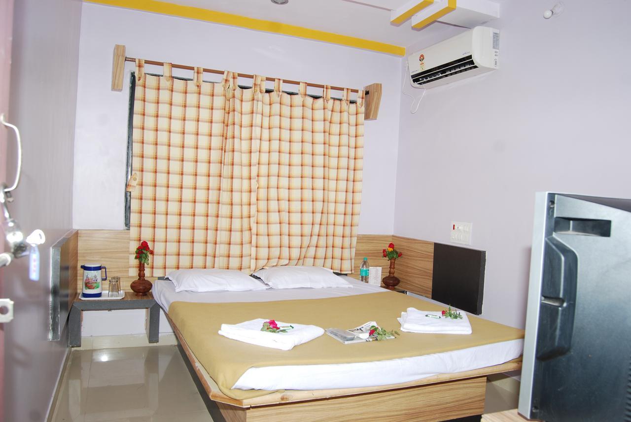 Hotel Utsav Shirdi Extérieur photo